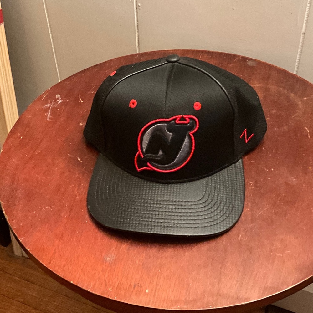 Zephyr Black and Red Hat